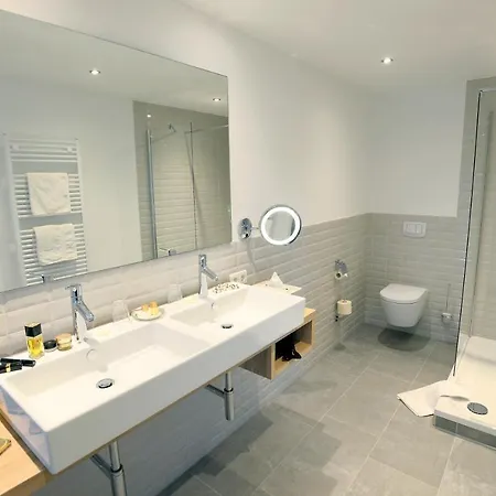 Schwarzwaldhotel Oberwiesenhof Отель Seewald