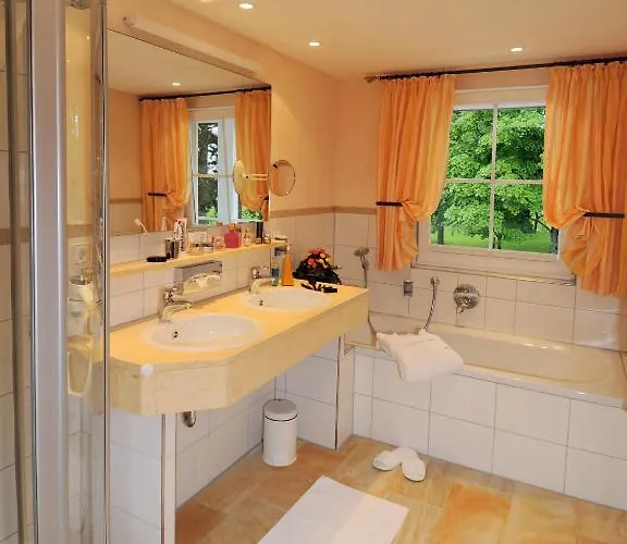 Otel Schwarzwaldhotel Oberwiesenhof 4*